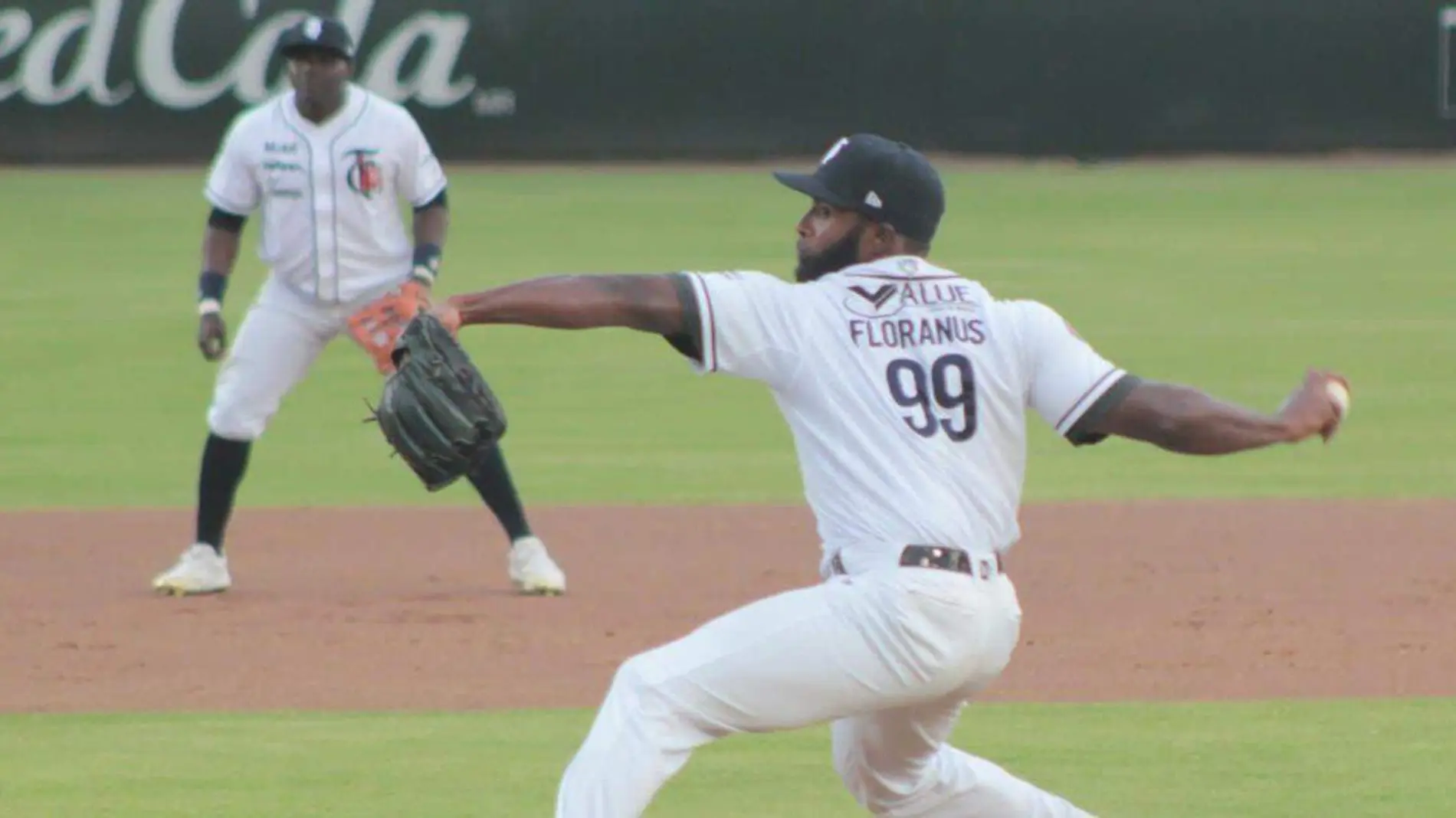 Los felinos también ganaron el segundo a Piratas